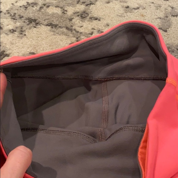 Lululemon reversible capri size 6 - Picture 2 of 3